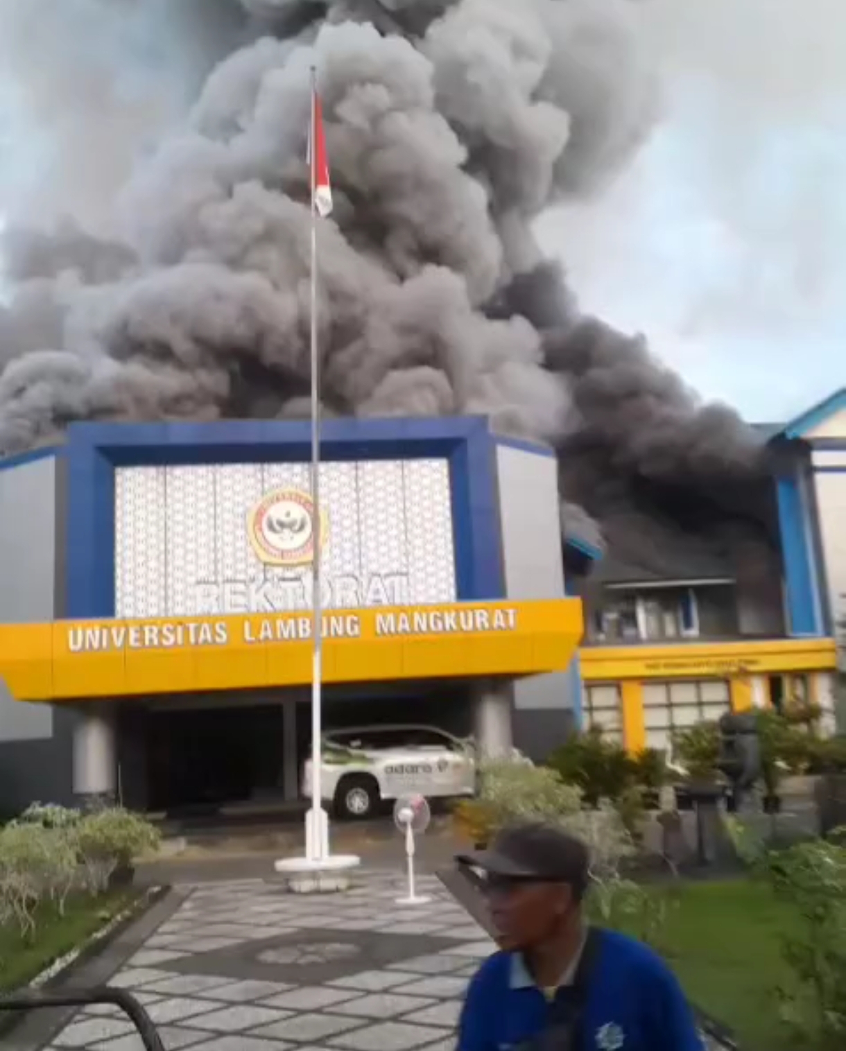 Screenshot_2025-07-28-23-17-14-980_com.miui.mediaviewer-edit