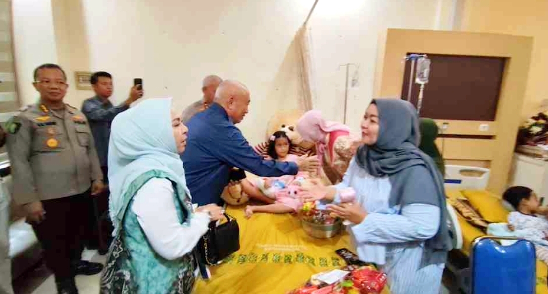 Gubernur Kalsel dan Kapolda Jenguk Adel–Jailani, Pastikan Pemulihan Berjalan Optimal