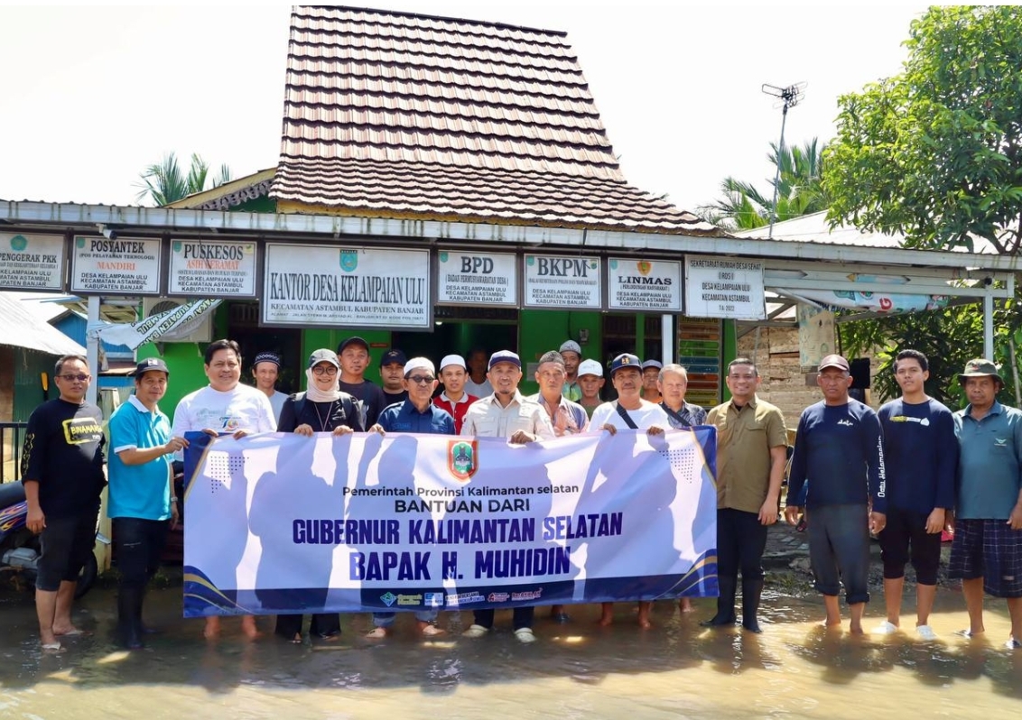 Turun Langsung ke Lokasi Banjir, PUPR Kalsel Salurkan 368 Paket Sembako bagi Warga Kelampaian Ulu