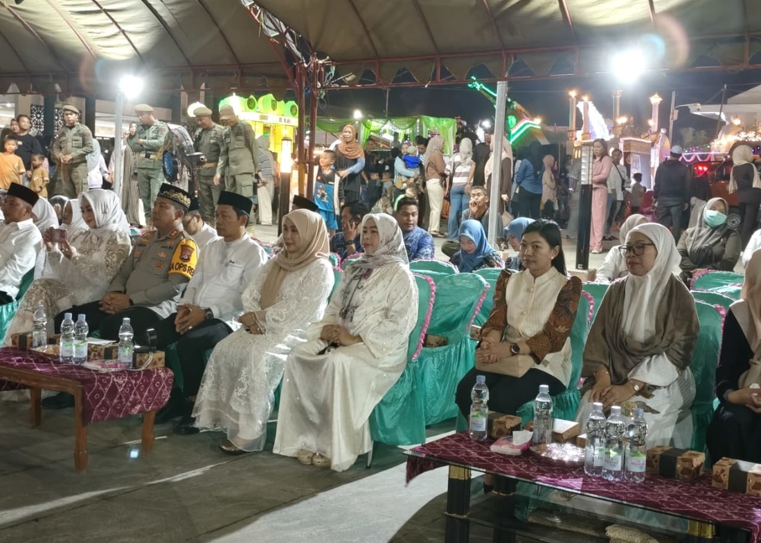 Ketua DPRD Balangan Hadiri Ba’arak Tanglong di Siring Paringin