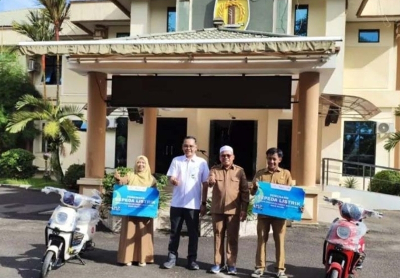 Bank Kalsel Serahkan Hadiah Undian Kredit Multiguna kepada ASN HST